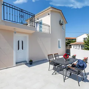La Terza , Milohnici Kroatien